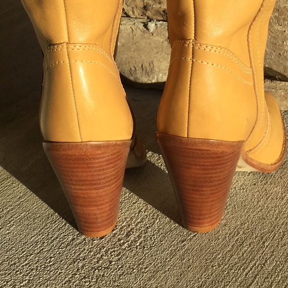 ⭐️Like New - Western Blonde Leather Boots - Picture 7 of 12
